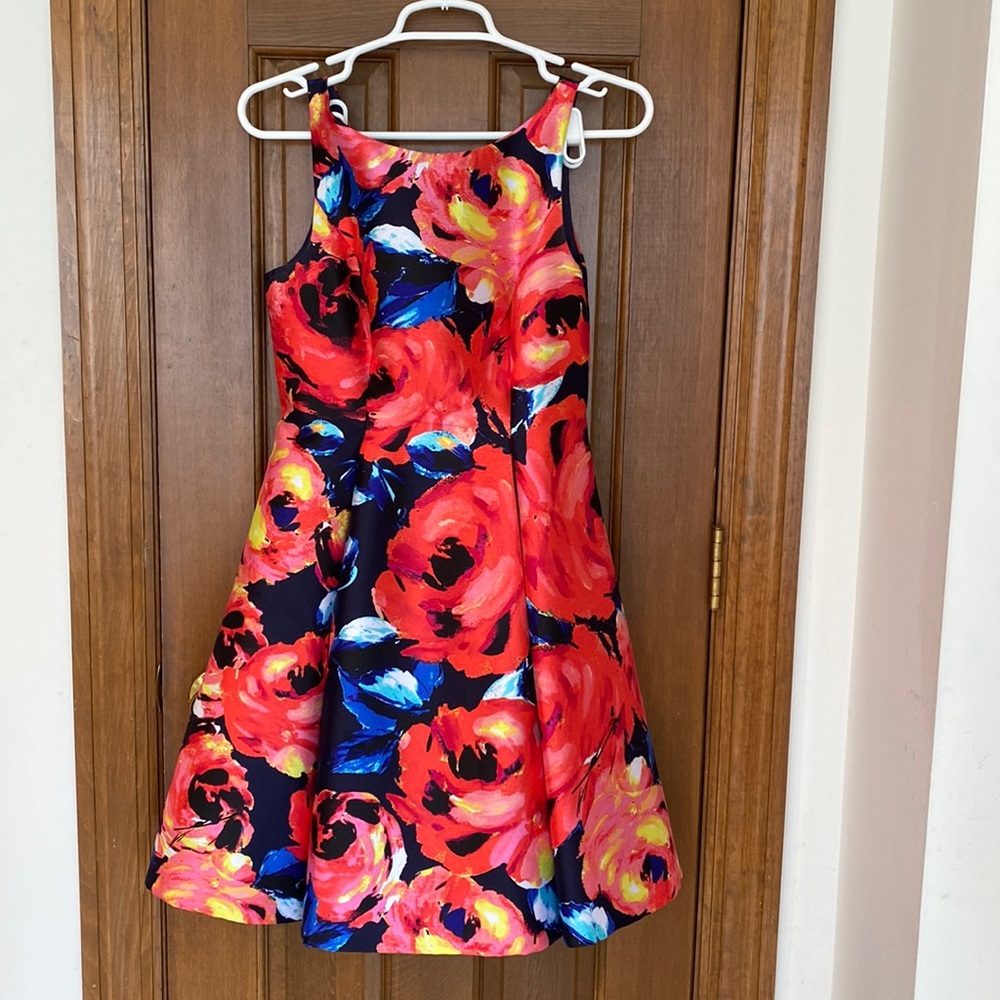 Beautiful floral dress with side pockets
